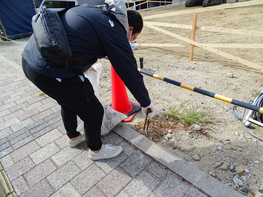 良和ハウスの社員で、本社事務所周辺から祇園新橋、平和公園までごみ拾いを実施いたしました。