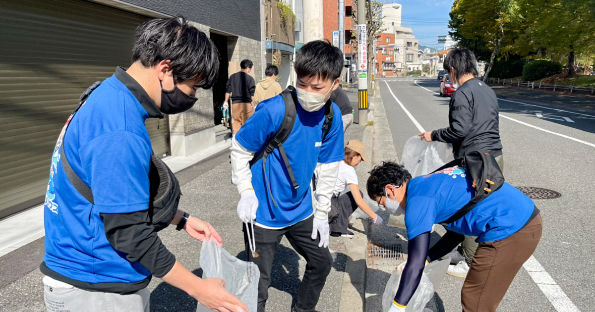 良和ハウスの社員で、本社事務所周辺から祇園新橋、平和公園までごみ拾いを実施いたしました。