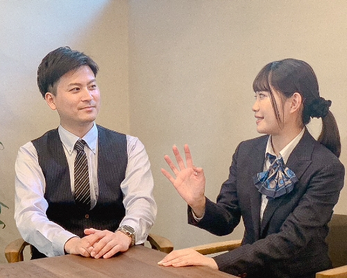お部屋提案を先輩社員と相談のイメージ画像