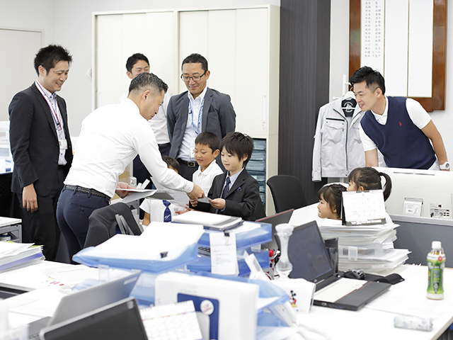 親子会社見学会の様子