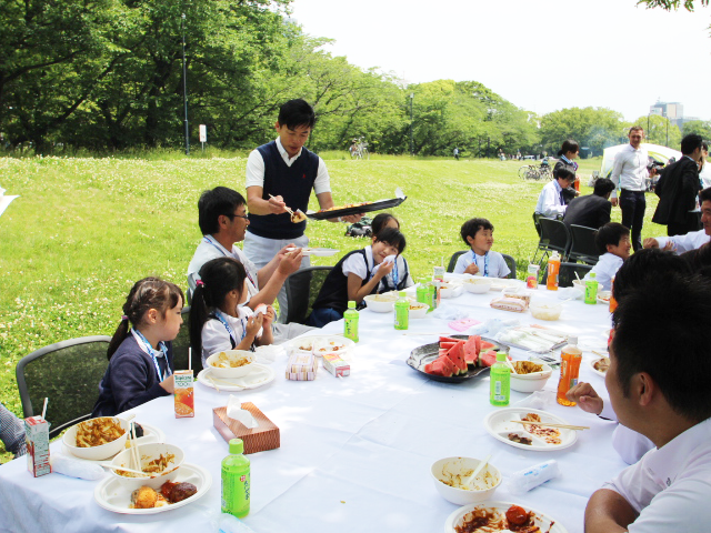 河原でランチタイム