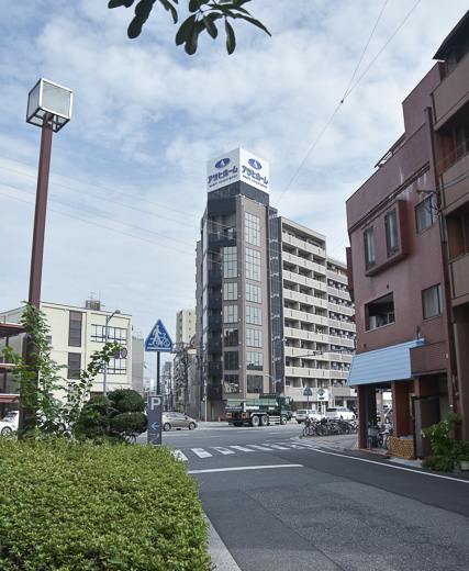 オフィスビルのようなスタイリッシュな外観｜広島中区のデザイナーズDOLCE竹屋町